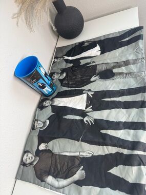 1D Black & Blue Cup & King Pillowcase with One Direction Print